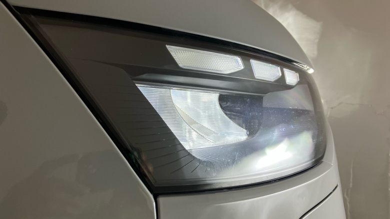 Volkswagen Transporter T32 Swb Electric 160kW 65kWh Commerce Pro Van Auto